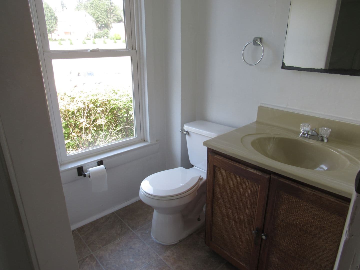 Indiana Apartment: 663 Locust St