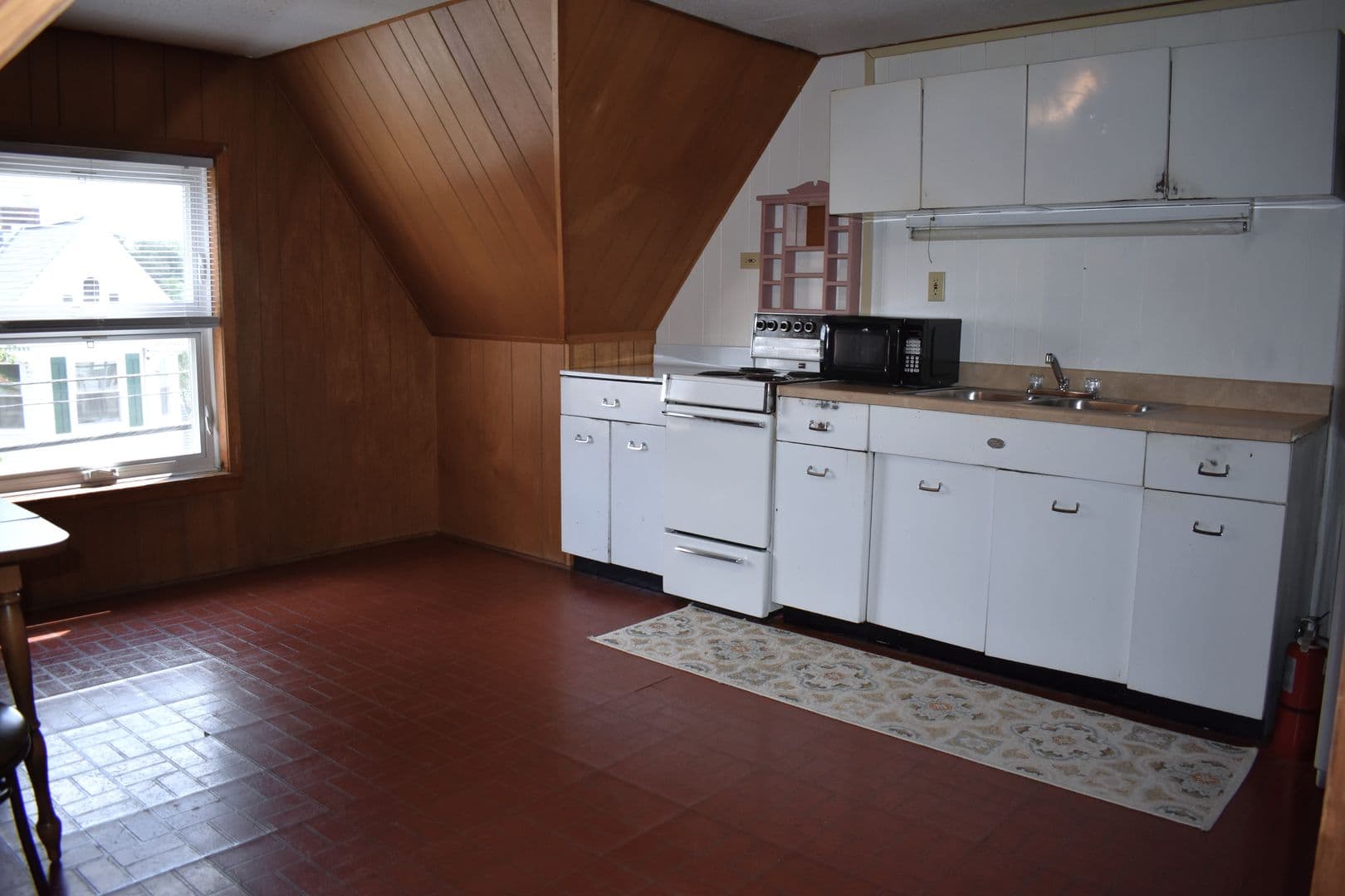 Indiana Apartment: 951 Church St