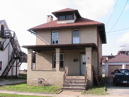 Indiana Apartment: 725 School St.