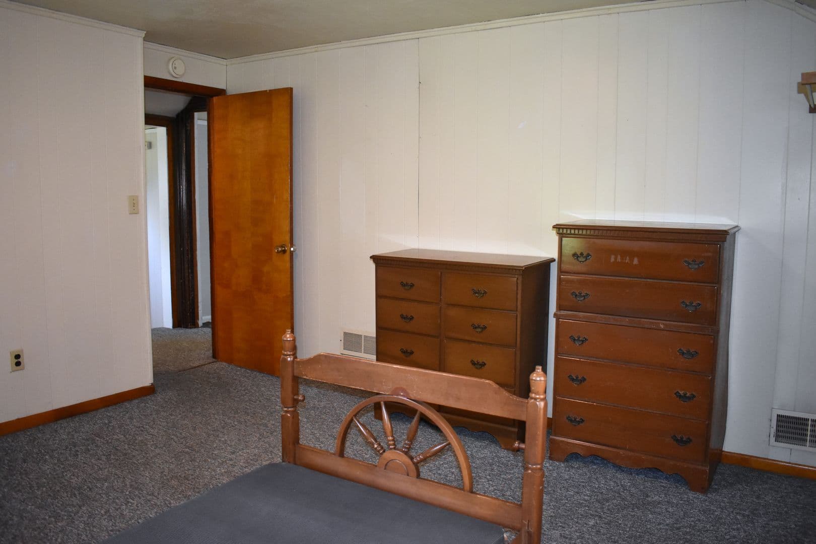 Indiana Apartment: 1029 School St