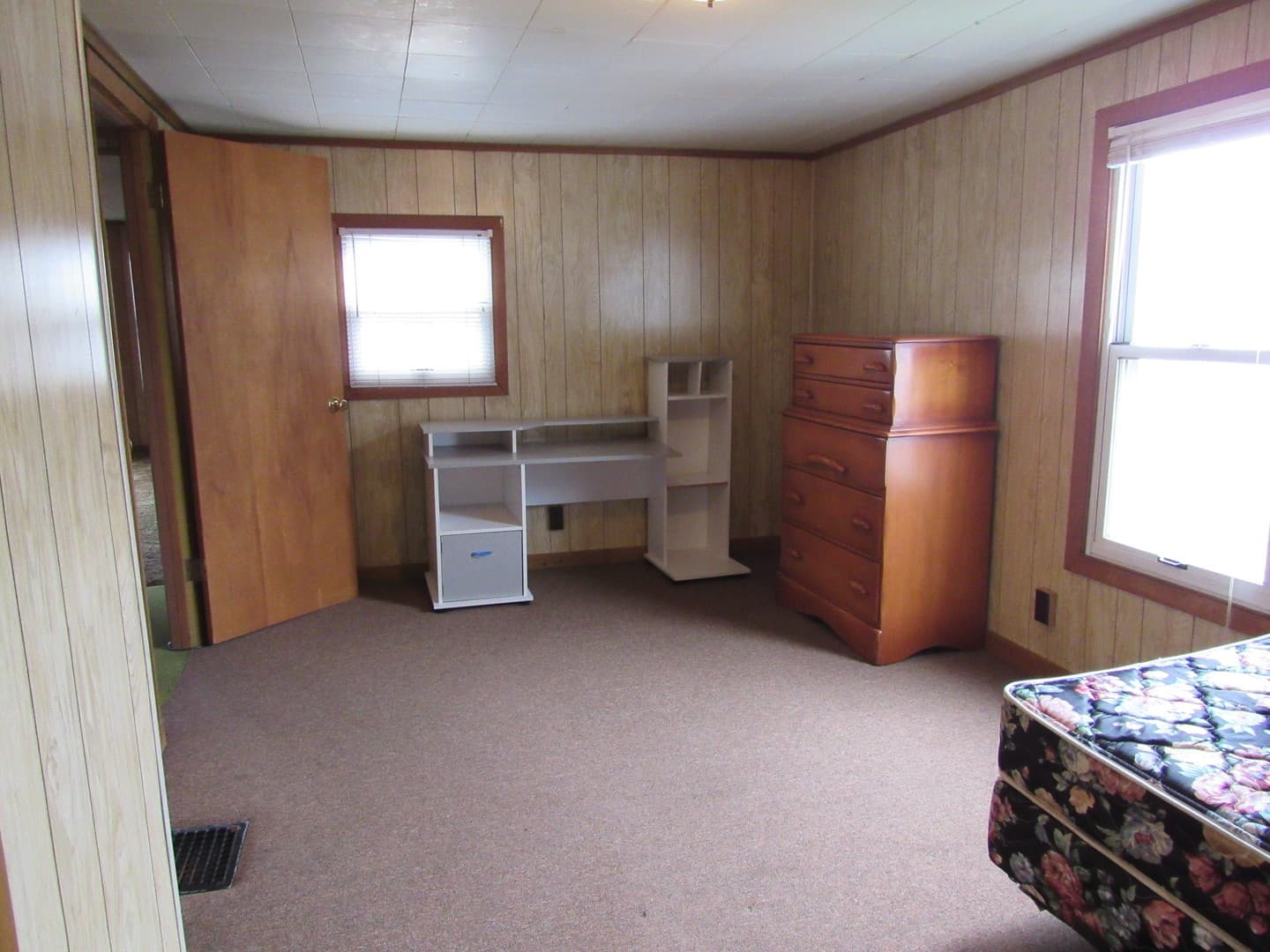 Indiana Apartment: 121 S. 8th St.