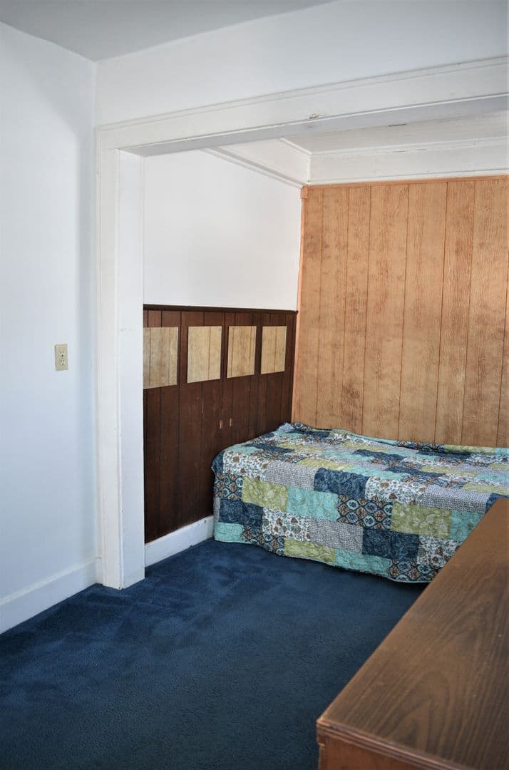 Indiana Apartment: 127 S. 8th St.