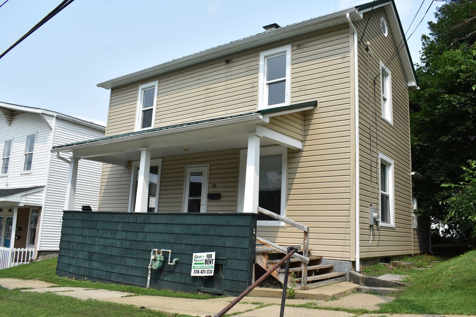 Indiana Apartment: 43 S10th St