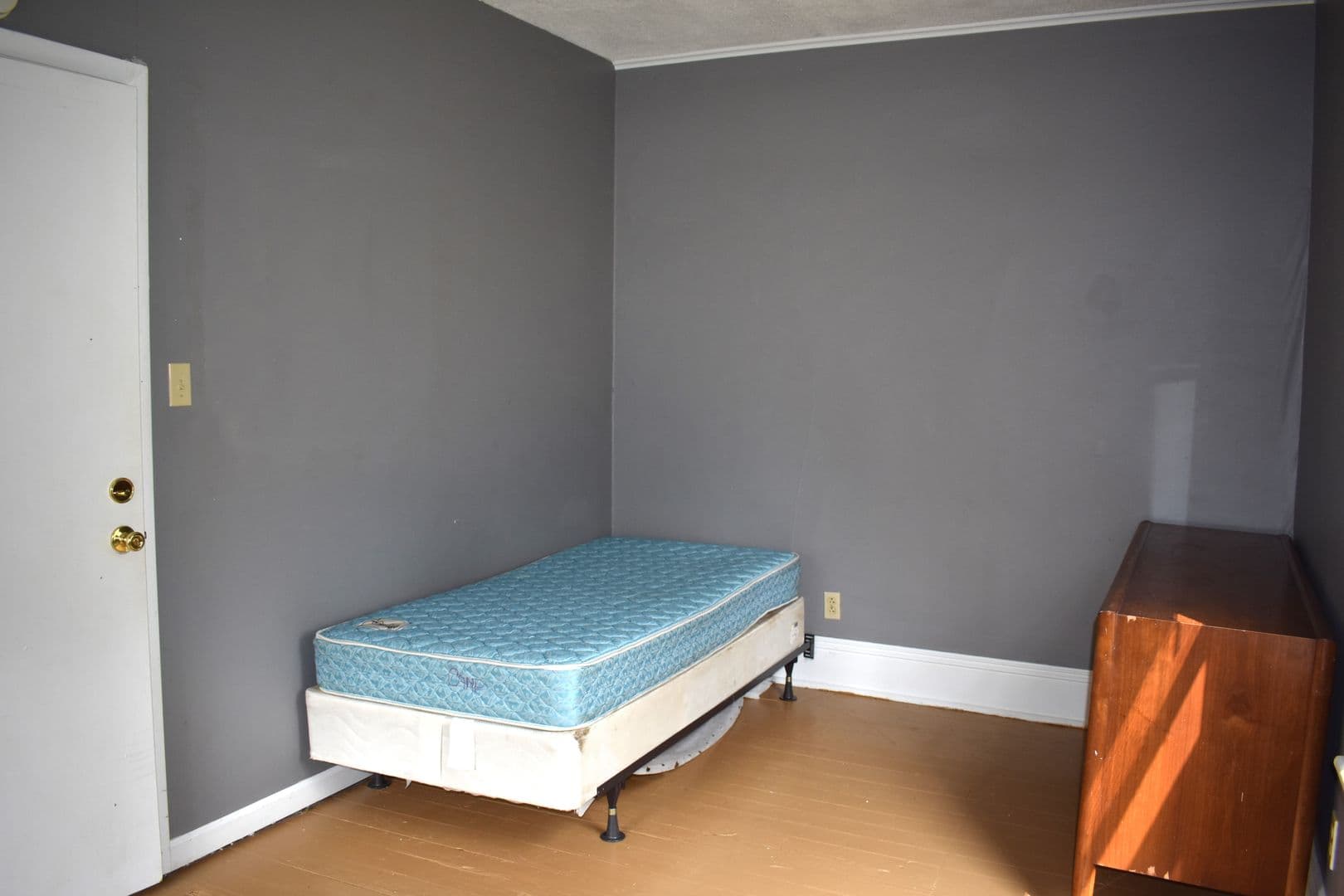 Indiana Apartment: 43 S10th St