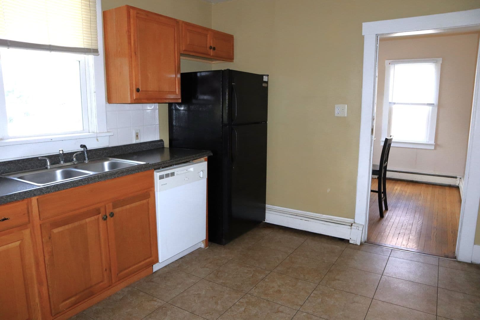 Indiana Apartment: 430 S6th St