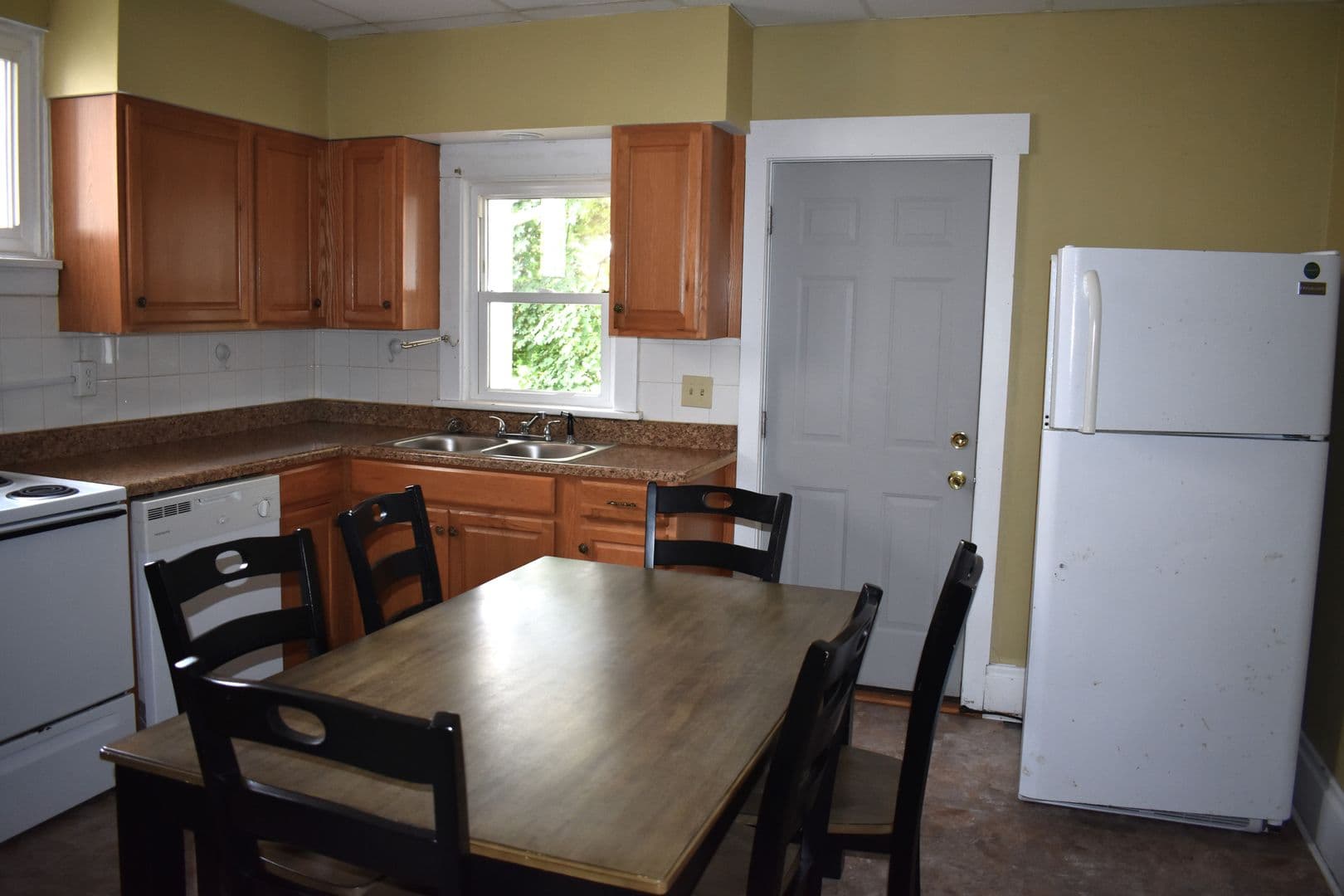 Indiana Apartment: 43 S10th St