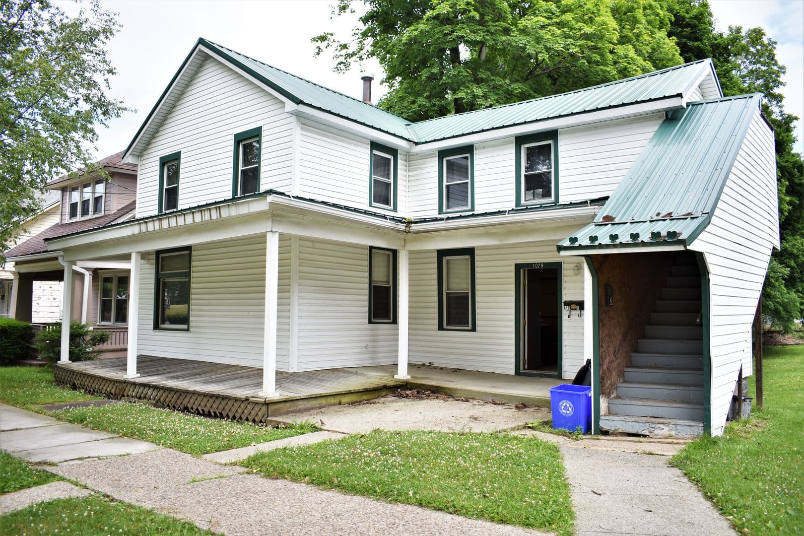 Indiana Apartment: 1029 School St