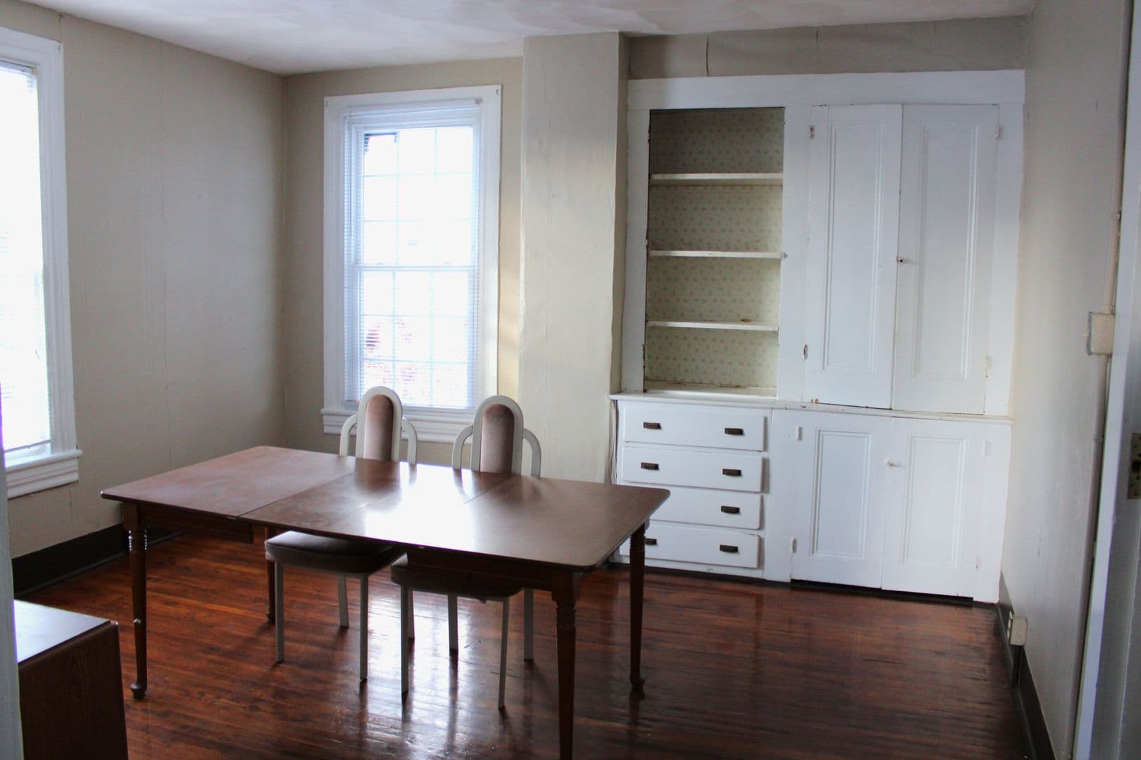 Indiana Apartment: 975 Church St