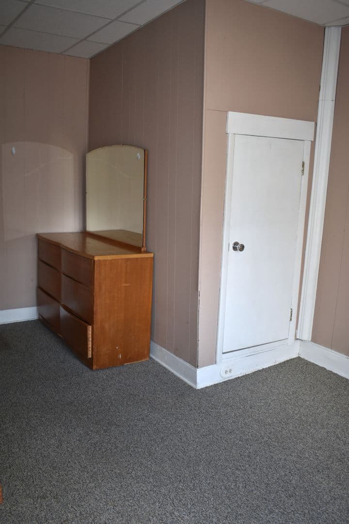 Indiana Apartment: 37 1/2 S 6th St