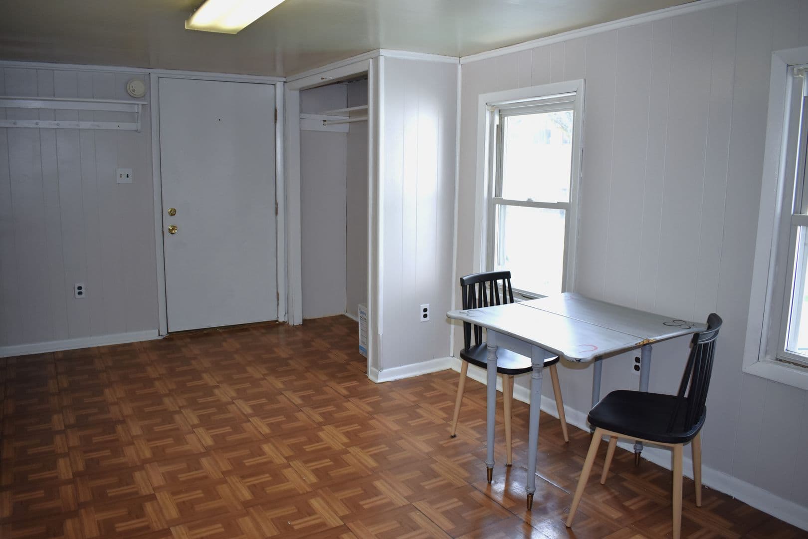 Indiana Apartment: 1029 School St