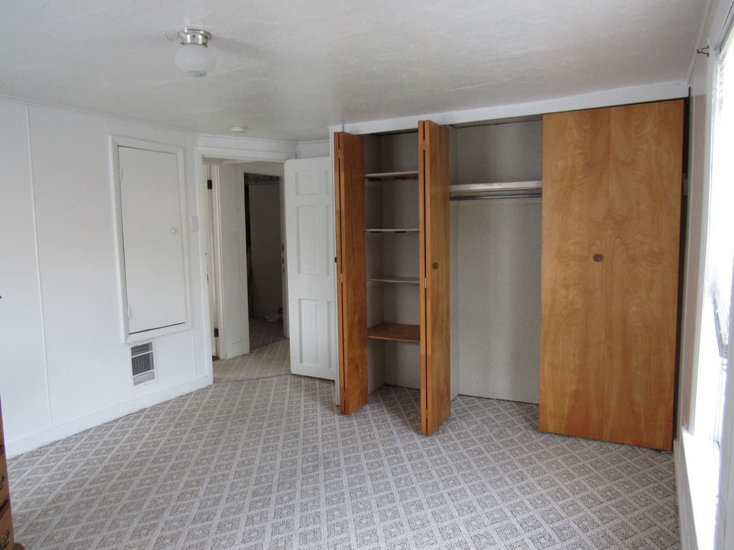 Indiana Apartment: 663 Locust St