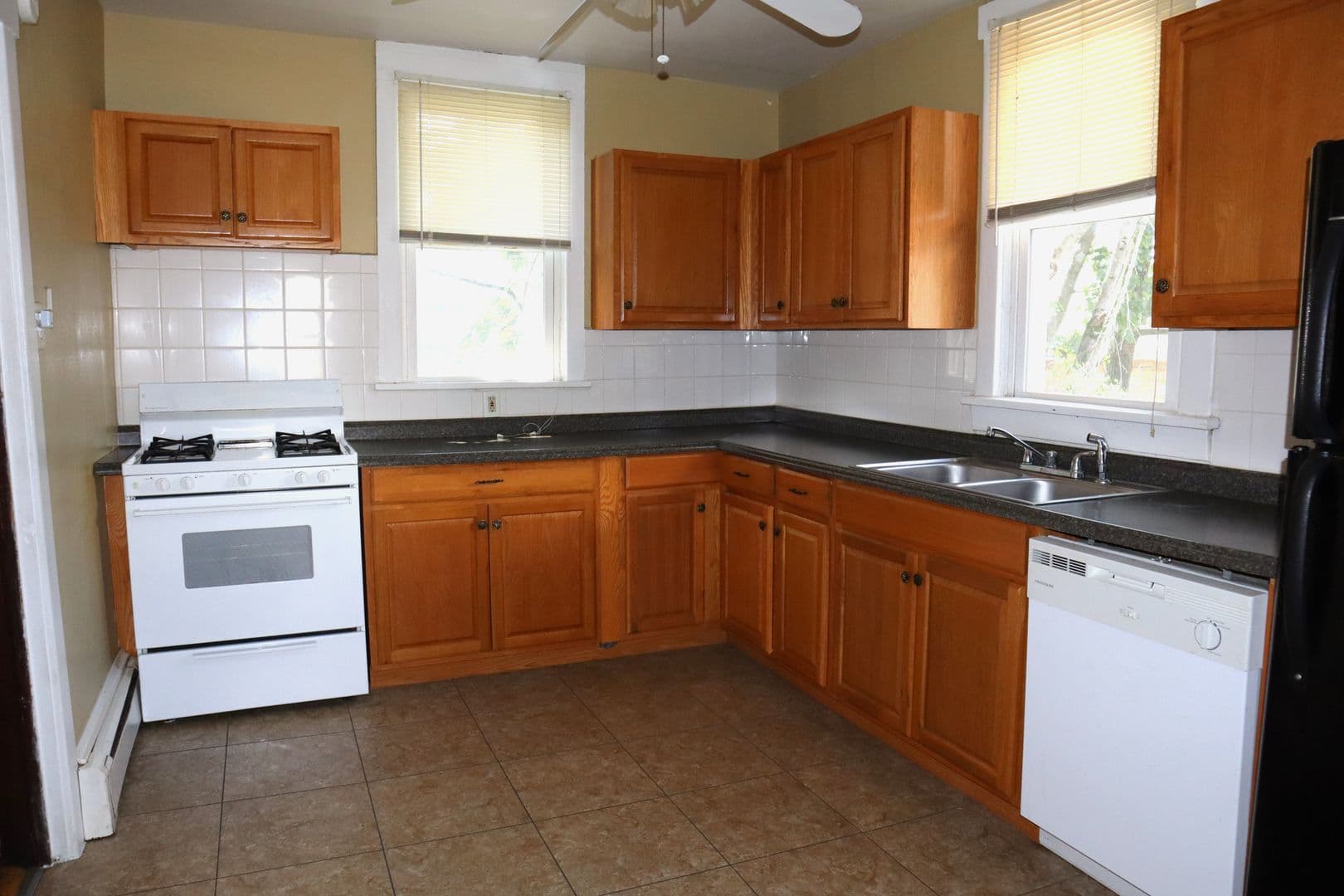 Indiana Apartment: 430 S6th St