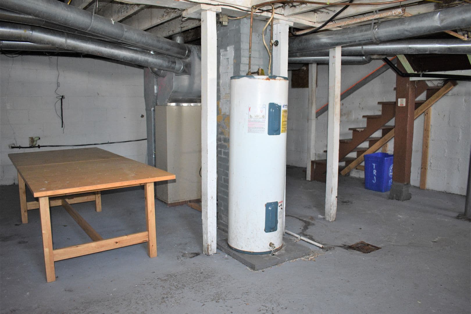Indiana Apartment: 127 S. 8th St.