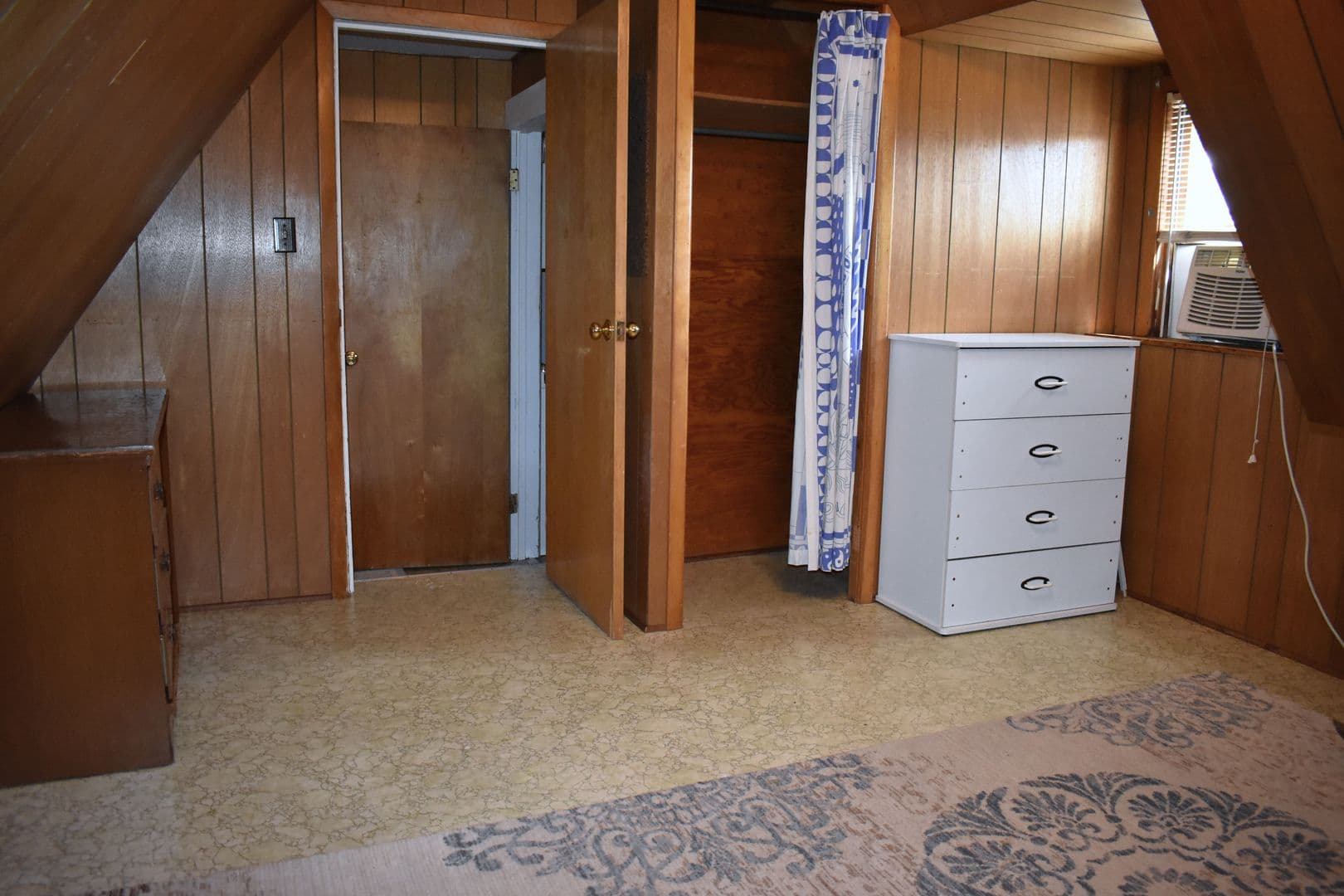 Indiana Apartment: 951 Church St