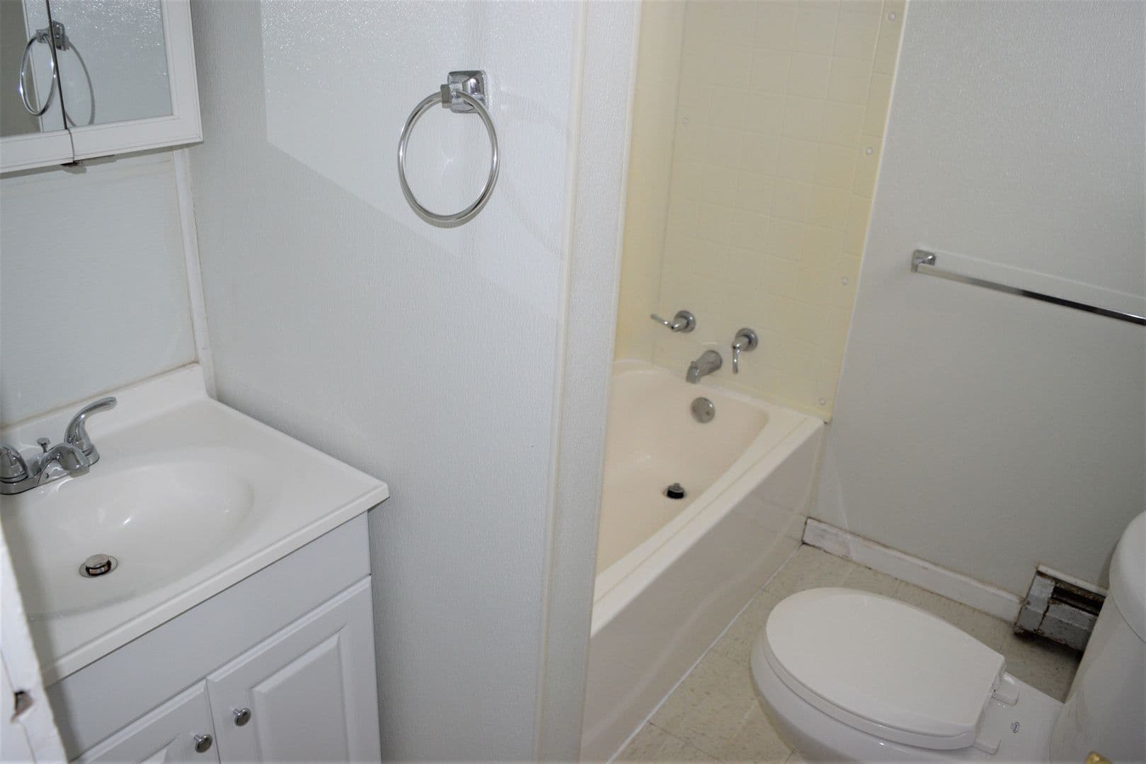 Indiana Apartment: 402 apt1-4 Water St