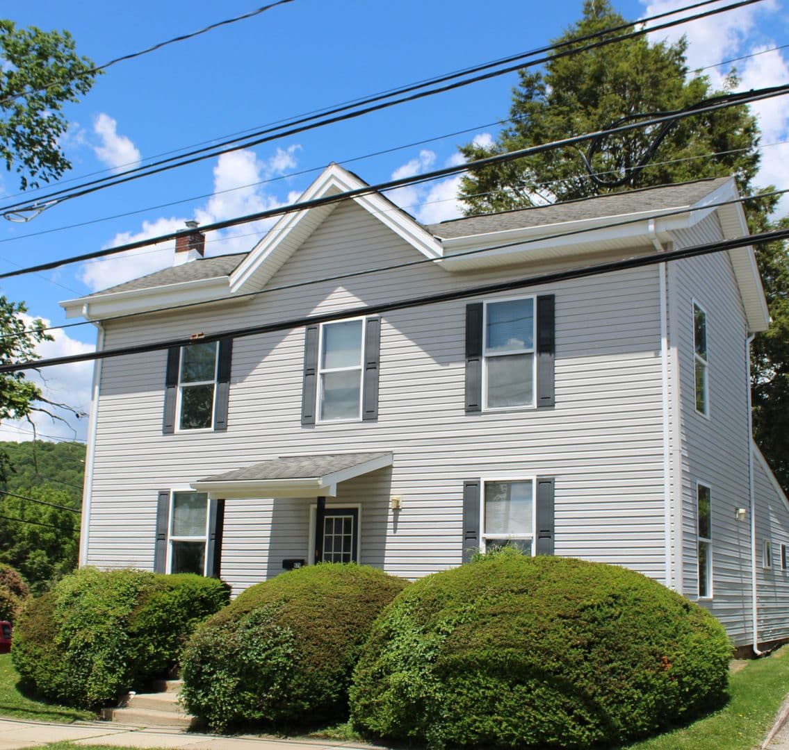 Indiana Apartment: 975 Church St