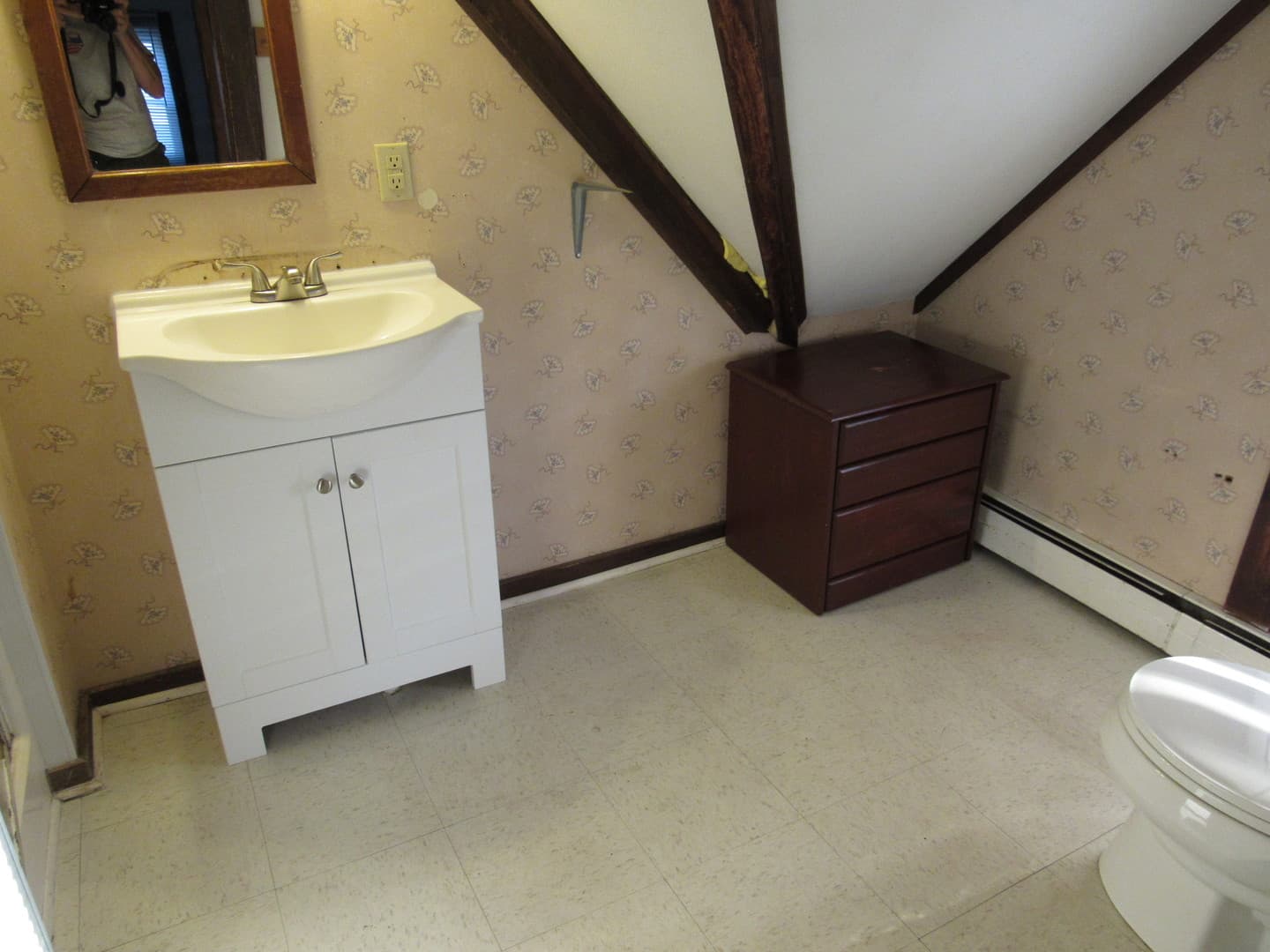 Indiana Apartment: 116 S10th St