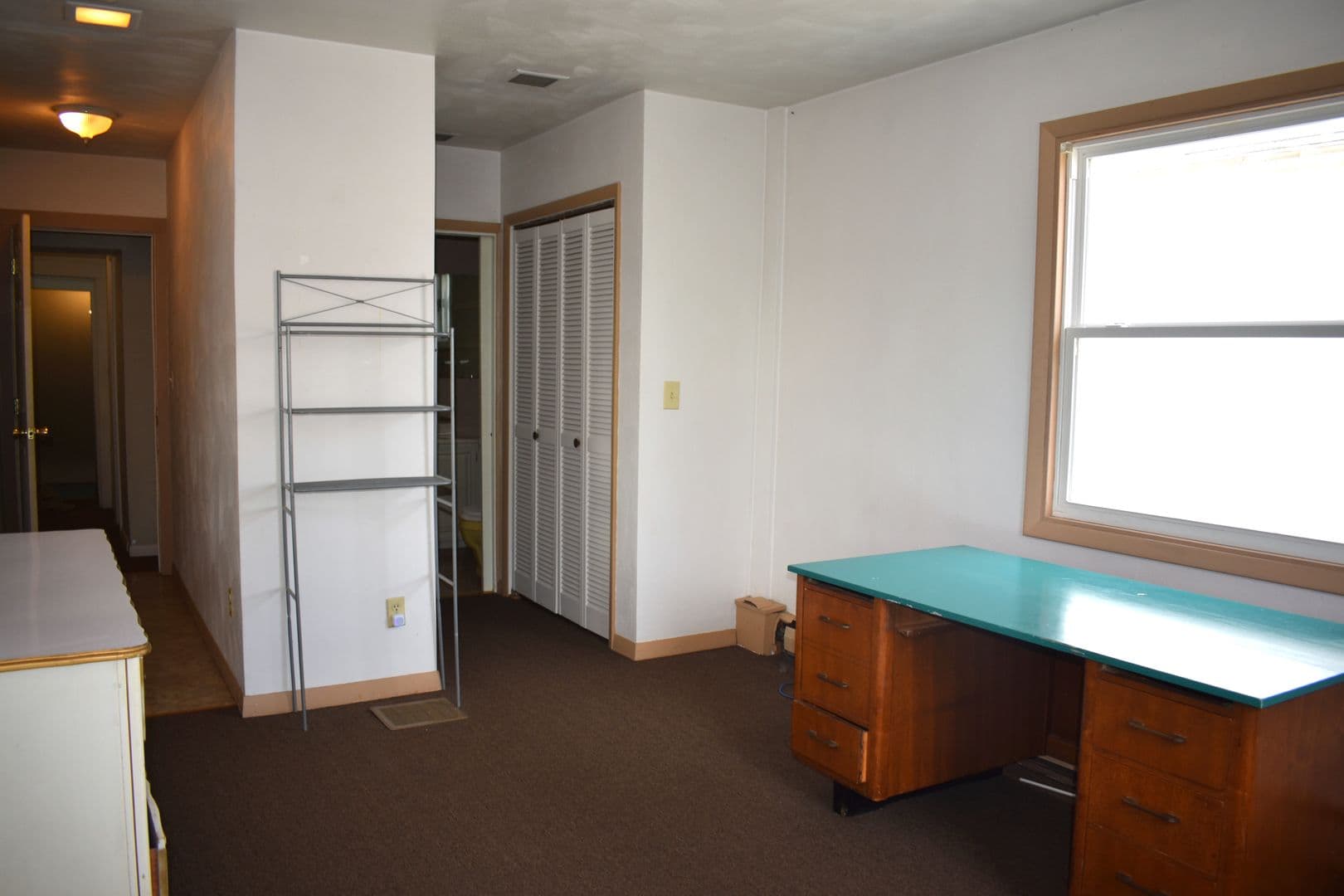 Indiana Apartment: 37 1/2 S 6th St