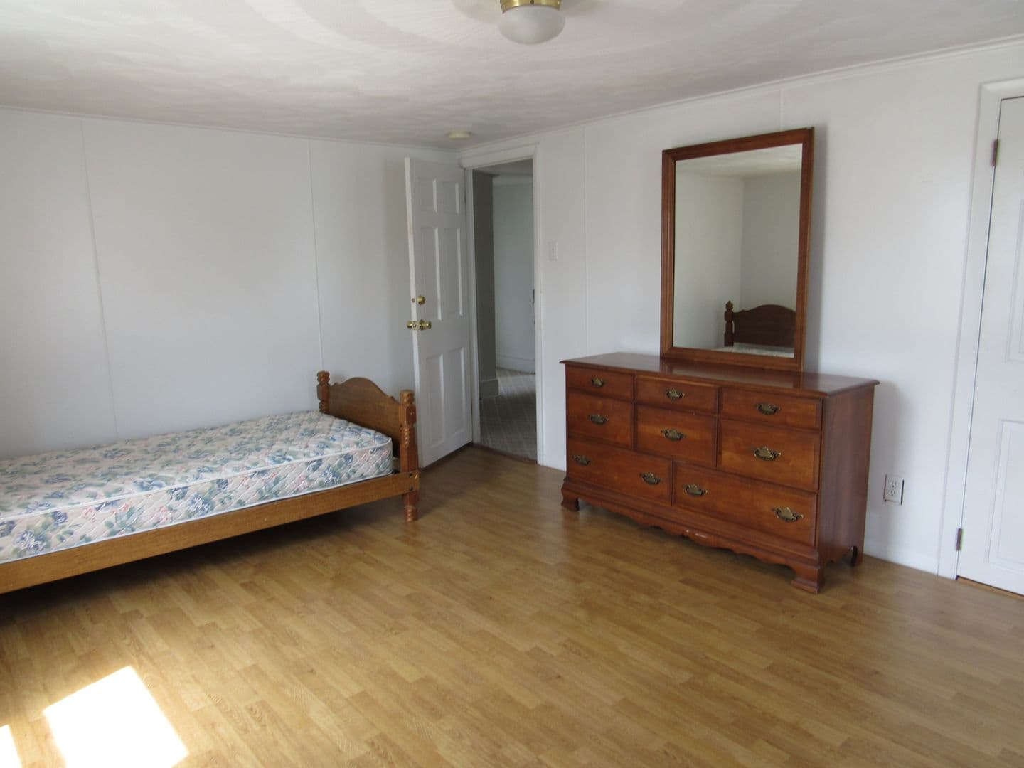 Indiana Apartment: 663 Locust St