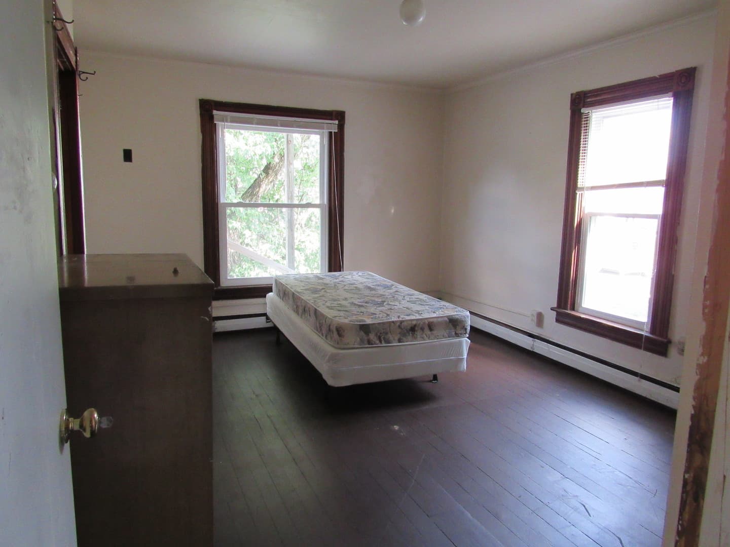 Indiana Apartment: 116 S10th St