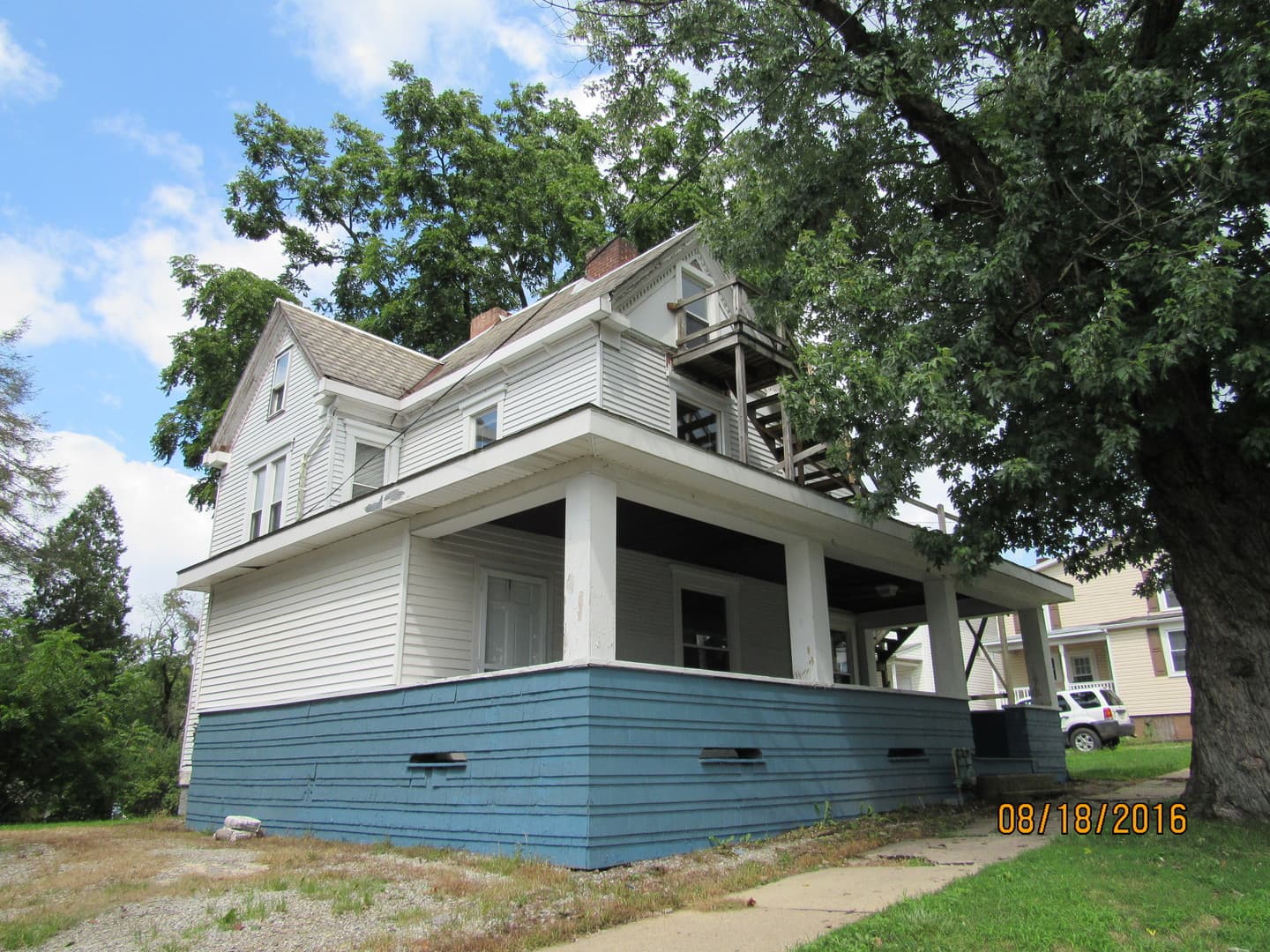 Indiana Apartment: 116 S10th St