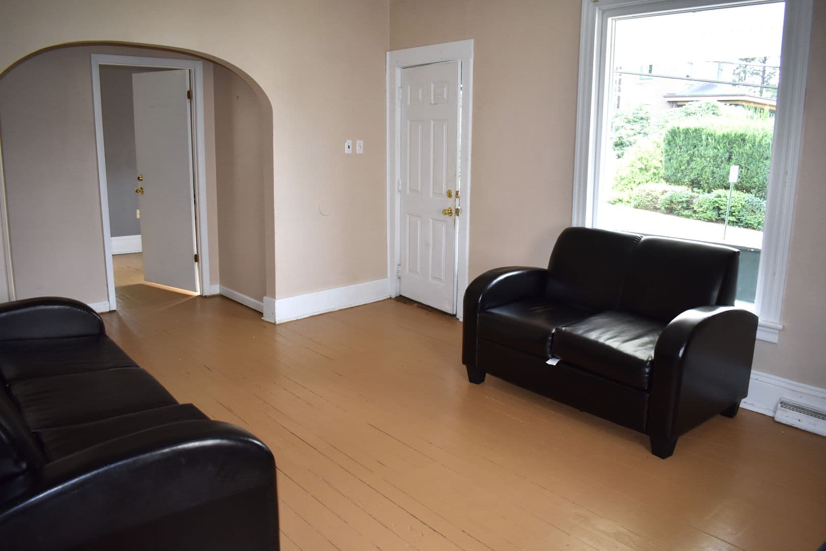 Indiana Apartment: 43 S10th St