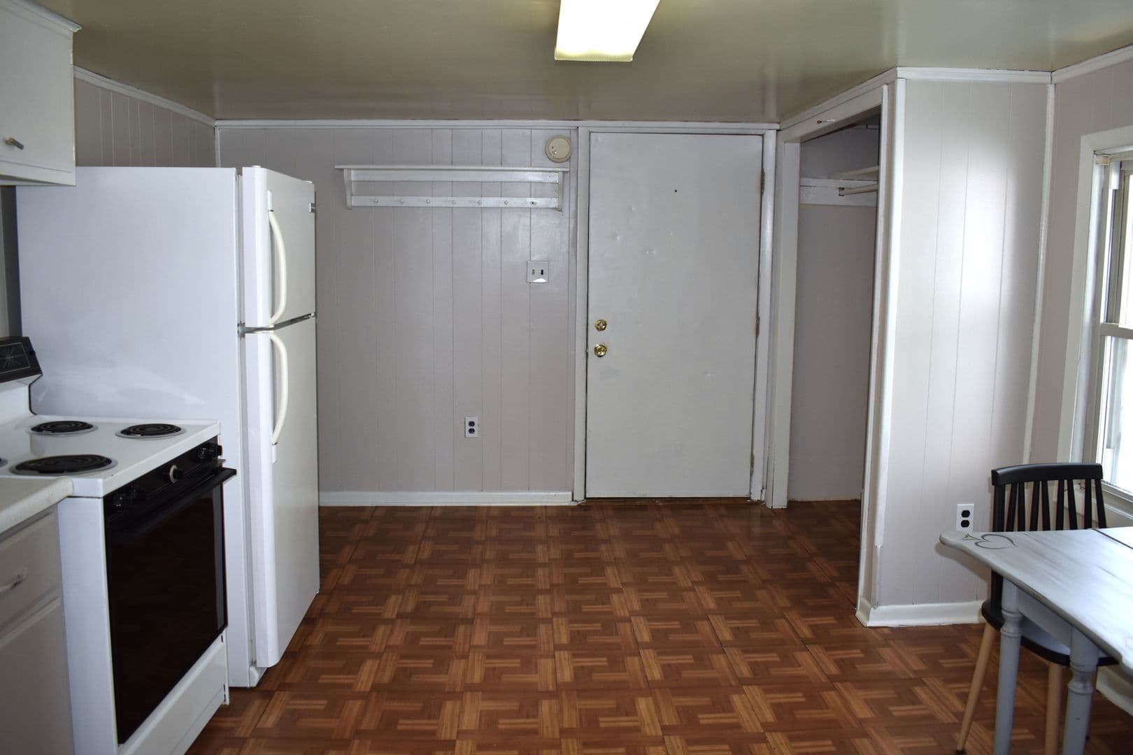 Indiana Apartment: 1029 School St