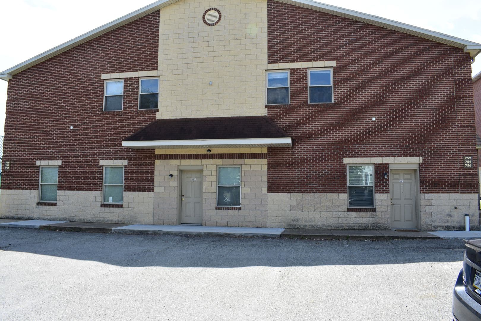 Indiana Apartment: 744 Locust St