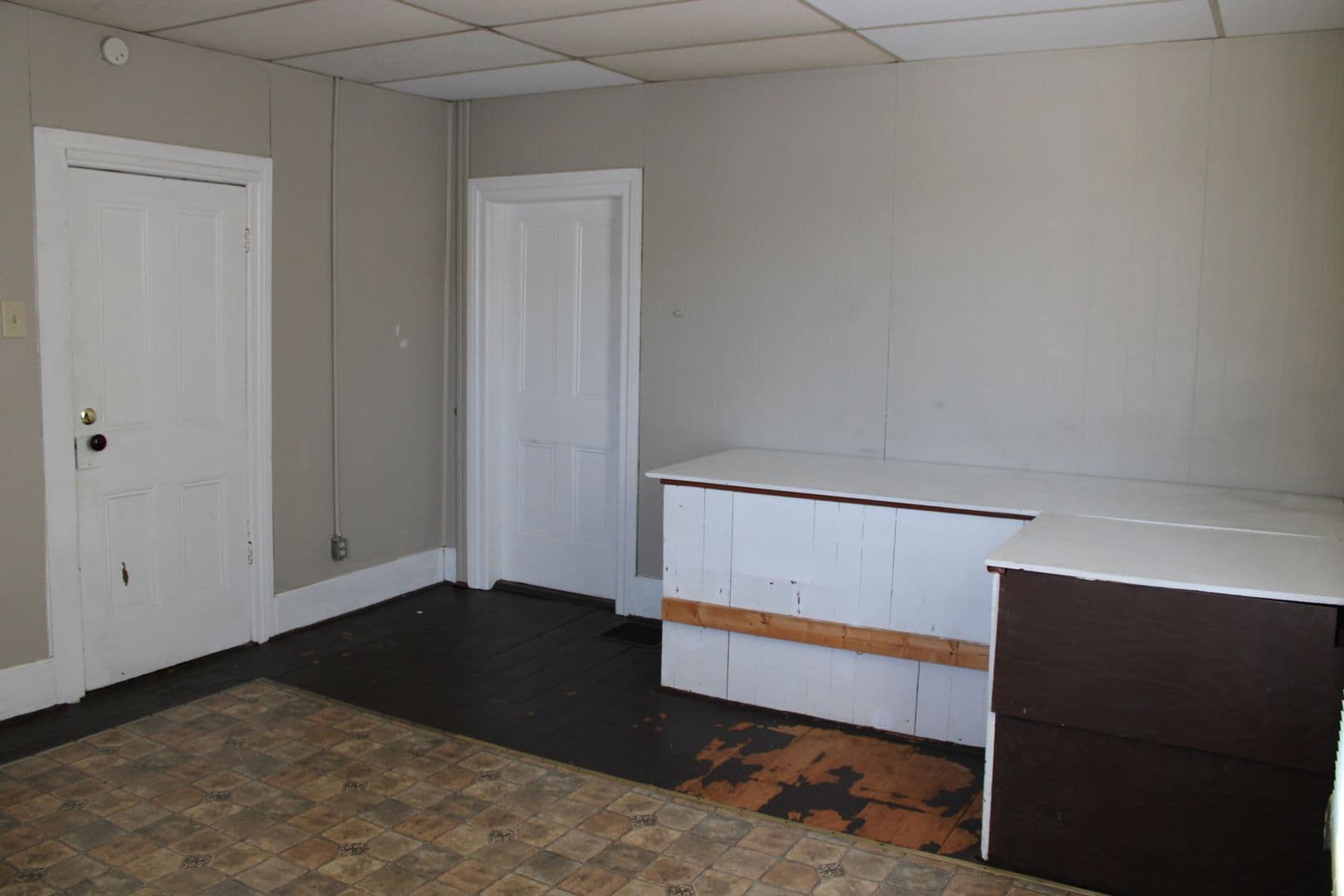 Indiana Apartment: 975 Church St