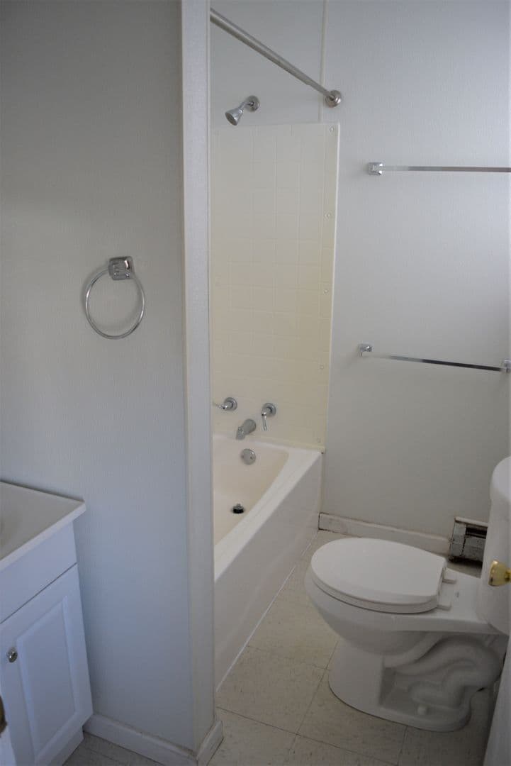 Indiana Apartment: 402 apt1-4 Water St