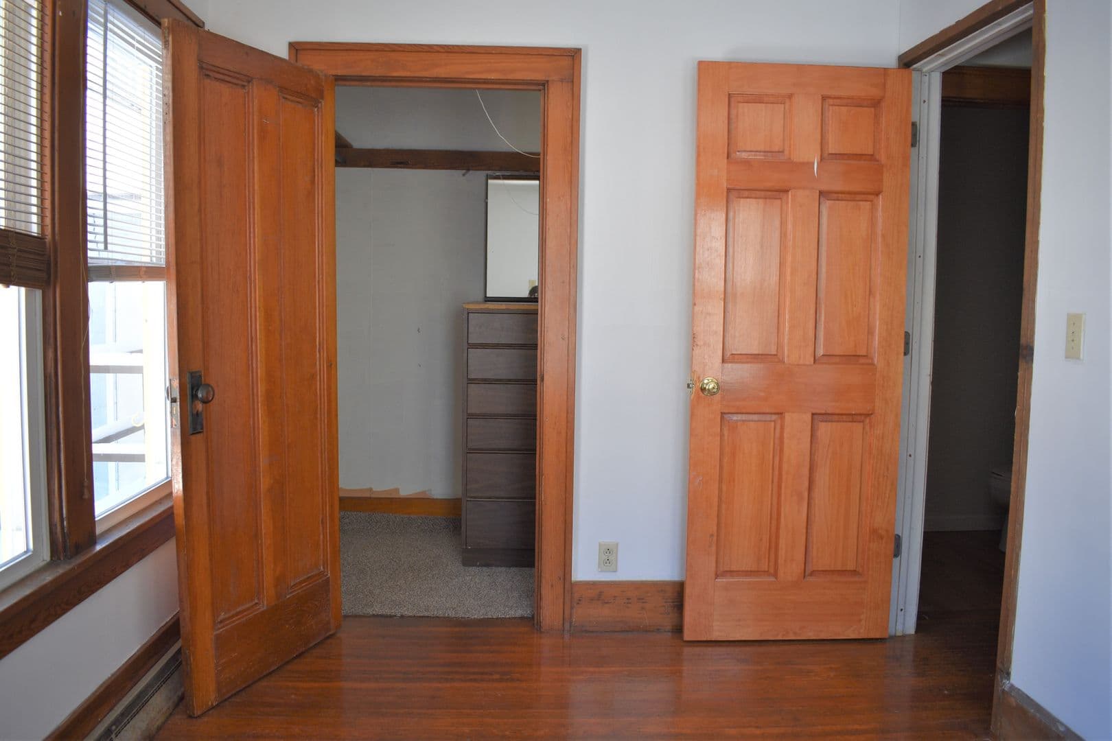 Indiana Apartment: 725 School St.