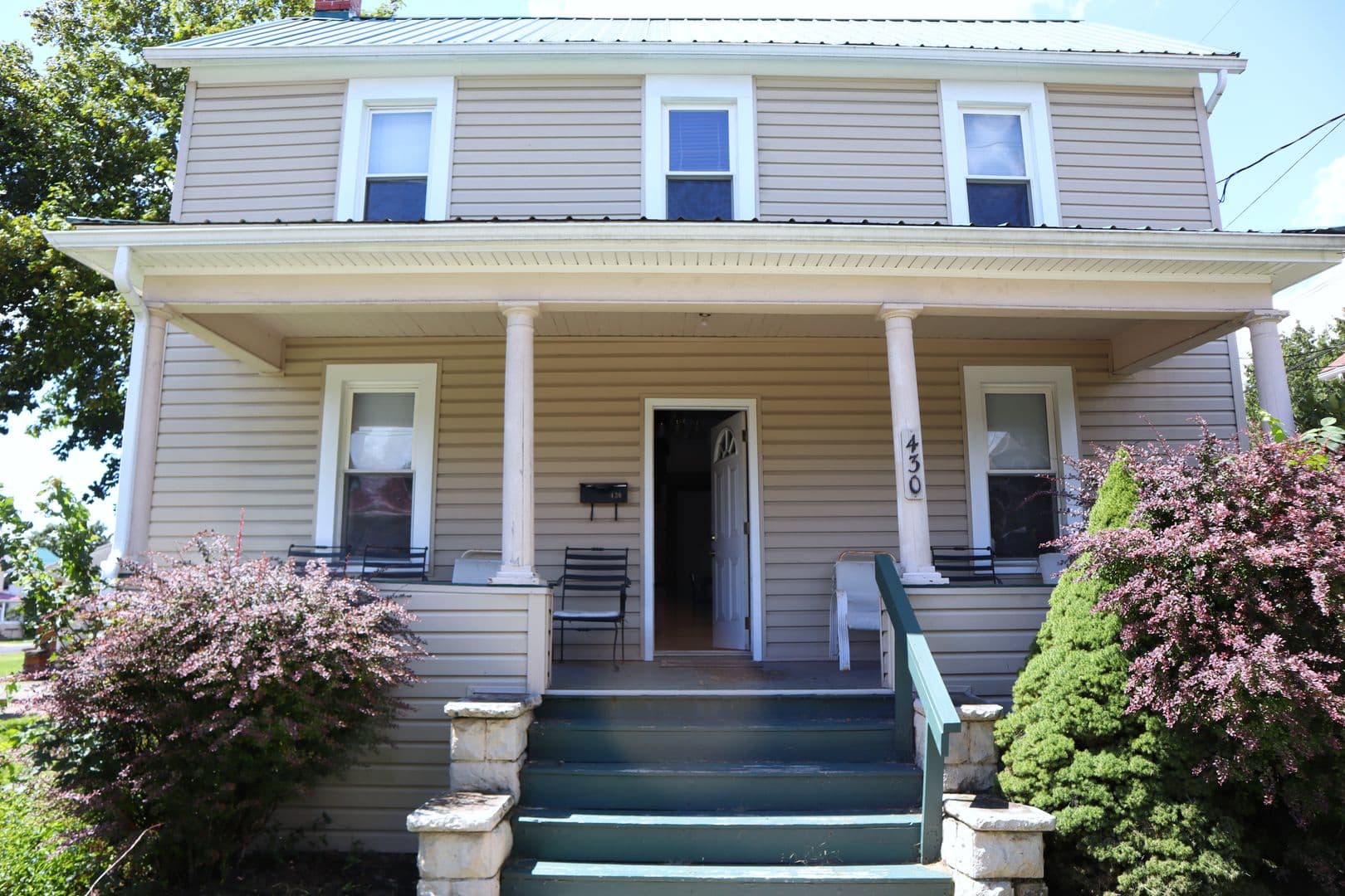 Indiana Apartment: 430 S6th St