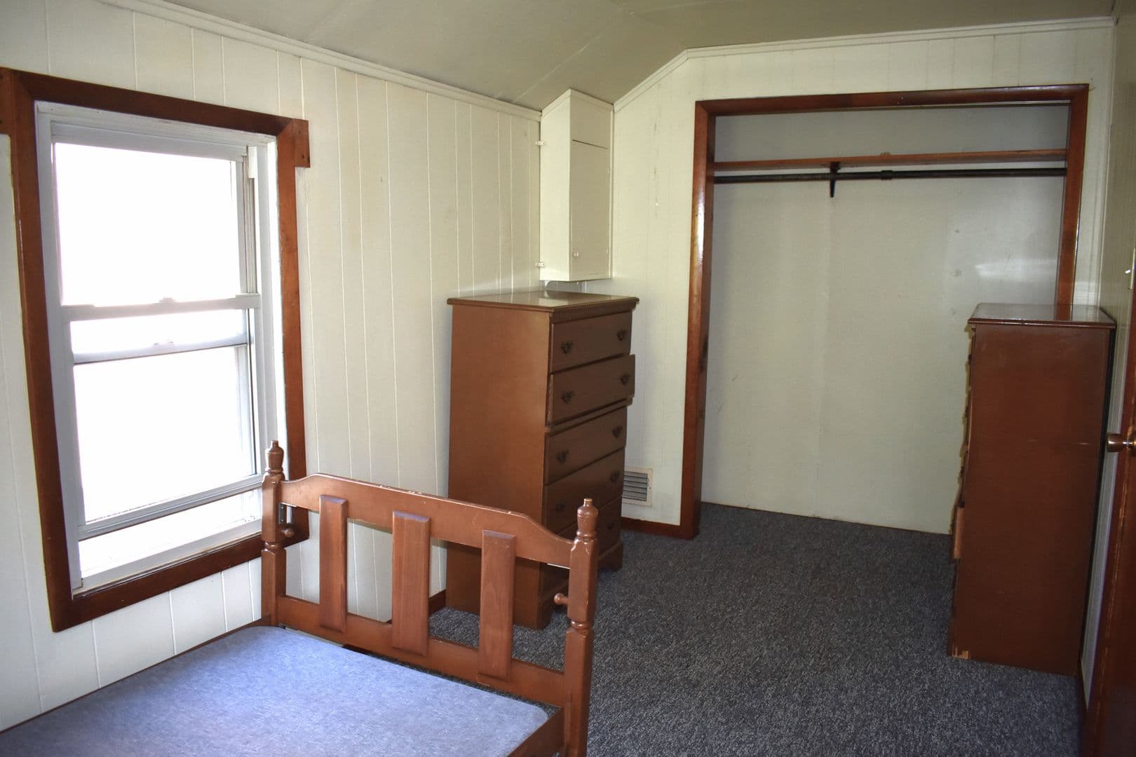 Indiana Apartment: 1029 School St
