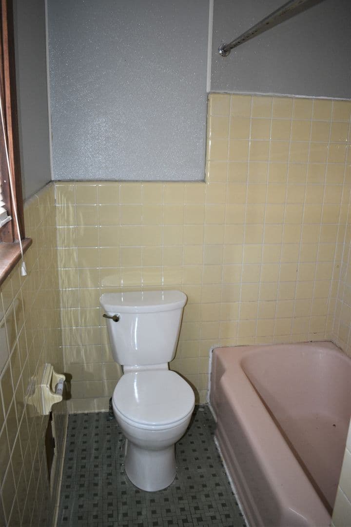 Indiana Apartment: 725 School St.