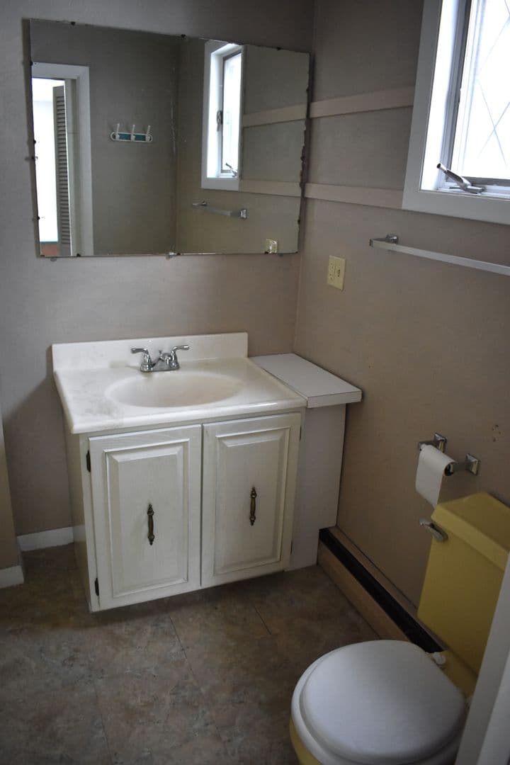 Indiana Apartment: 37 1/2 S 6th St
