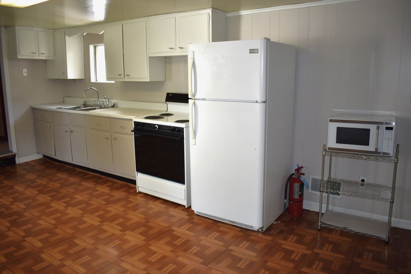 Indiana Apartment: 1029 School St