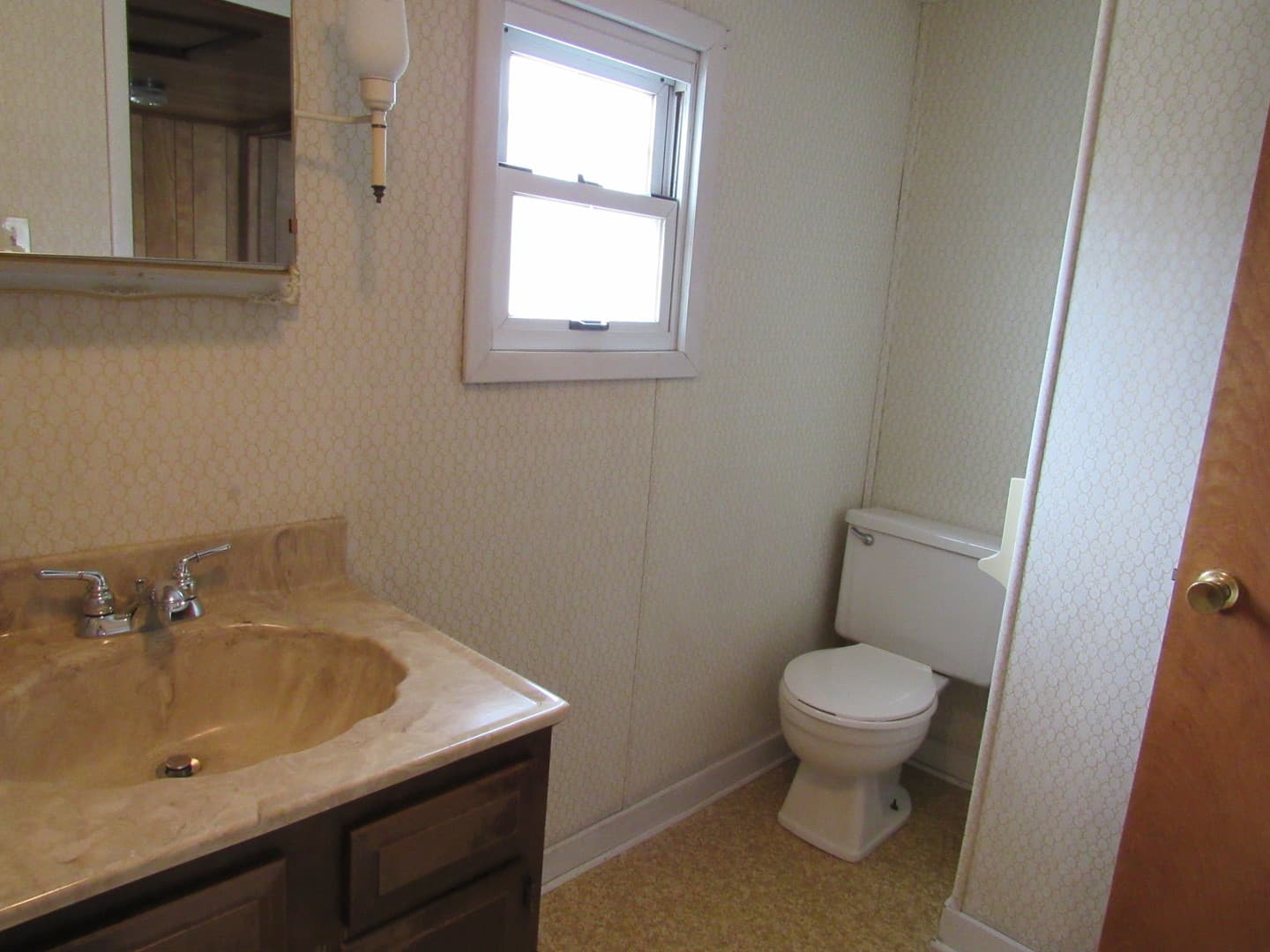 Indiana Apartment: 121 S. 8th St.