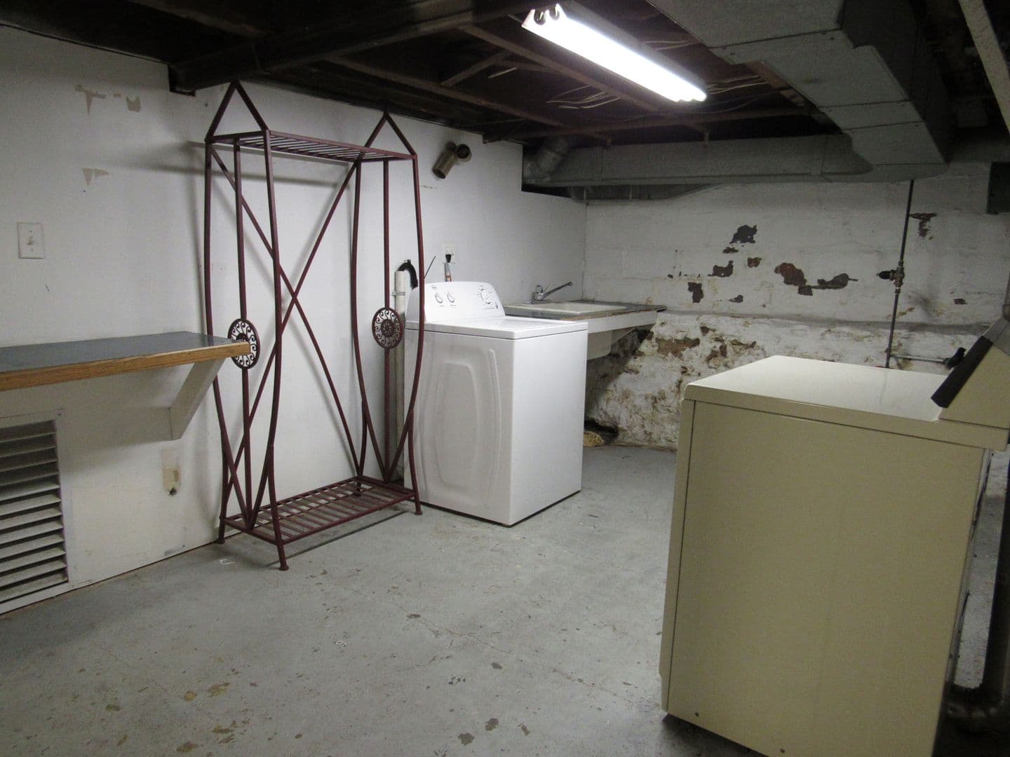 Indiana Apartment: 663 Locust St
