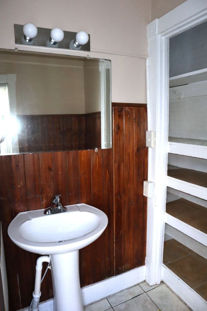 Indiana Apartment: 430 S6th St