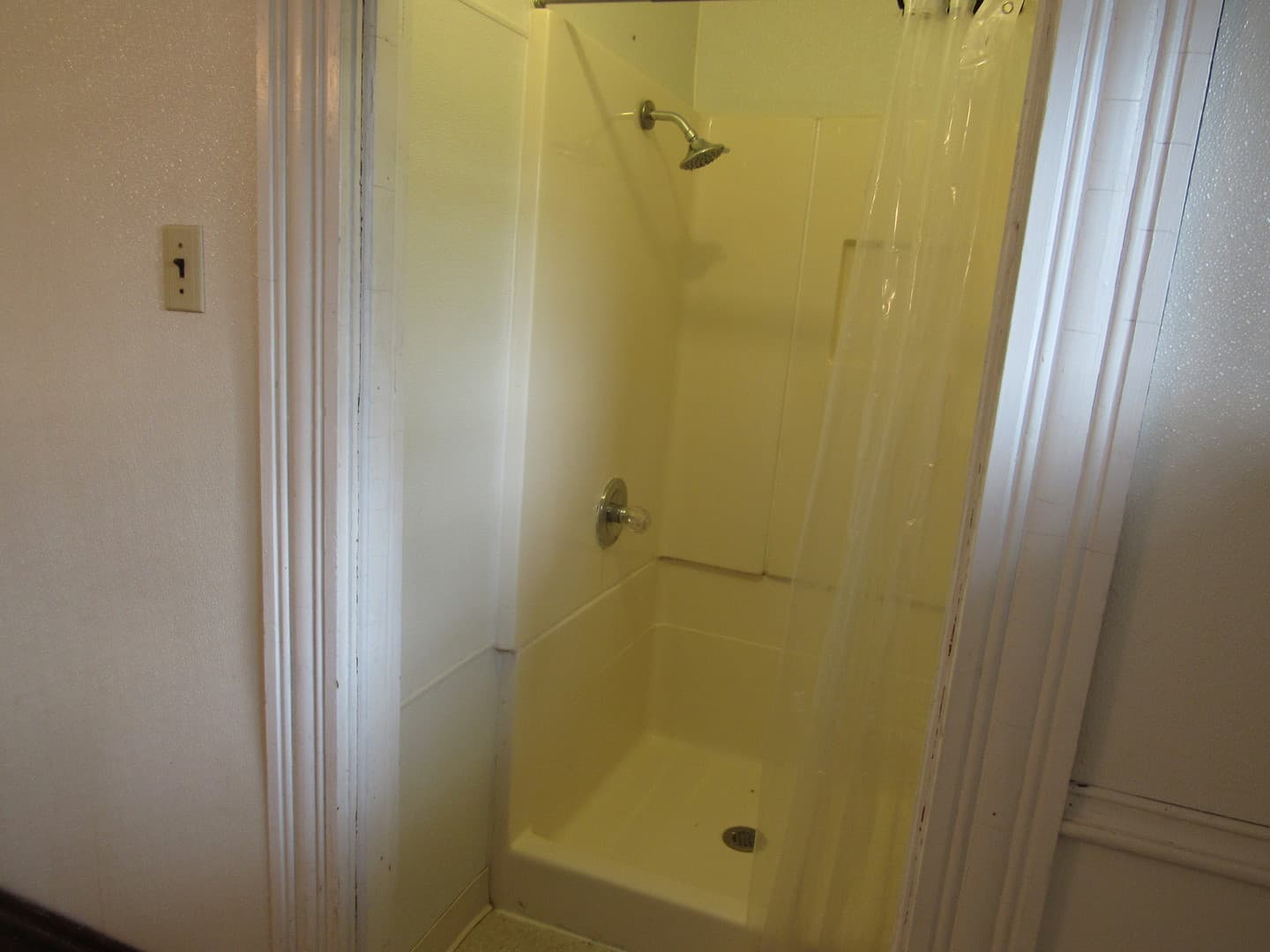 Indiana Apartment: 116 S10th St