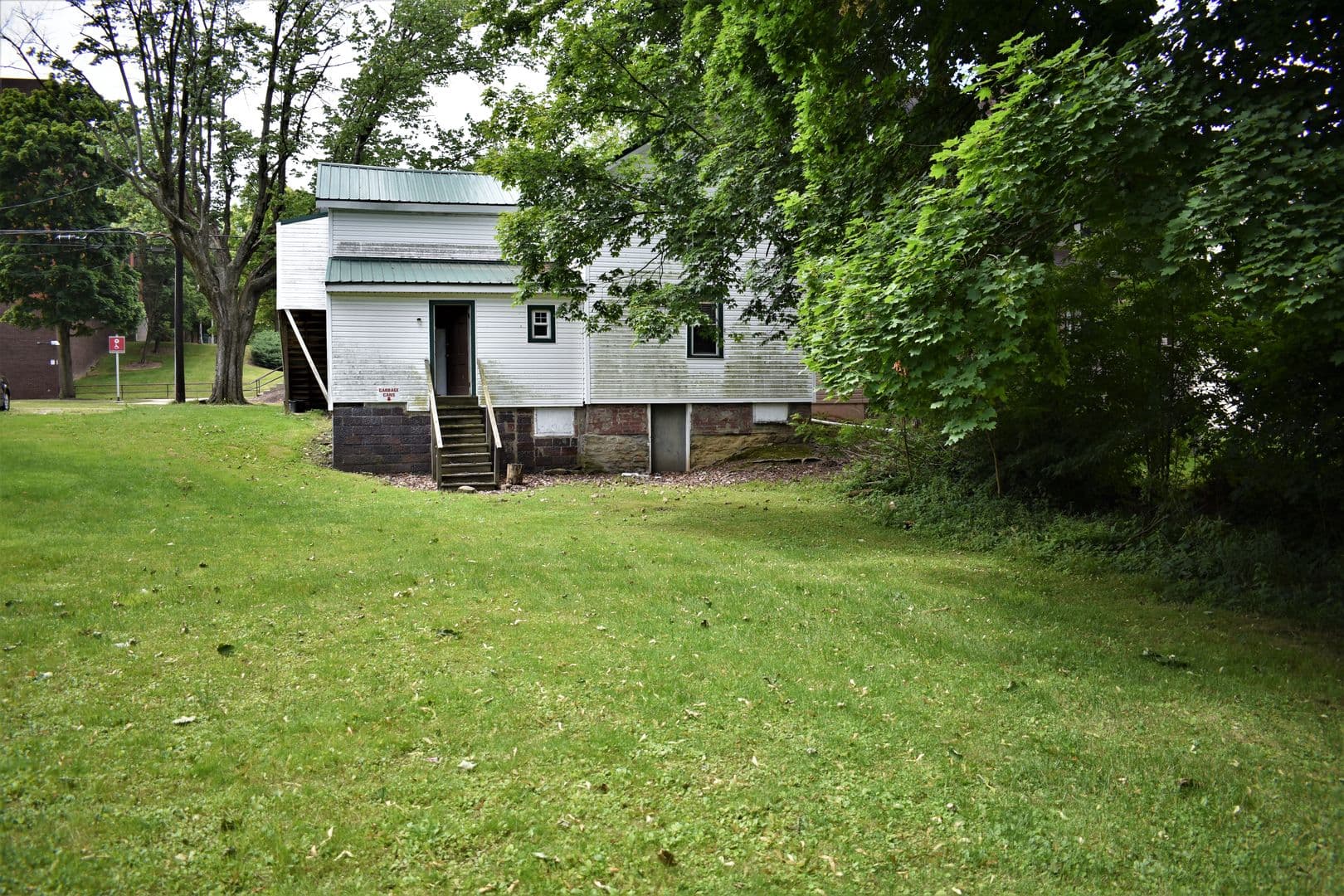 Indiana Apartment: 1029 School St