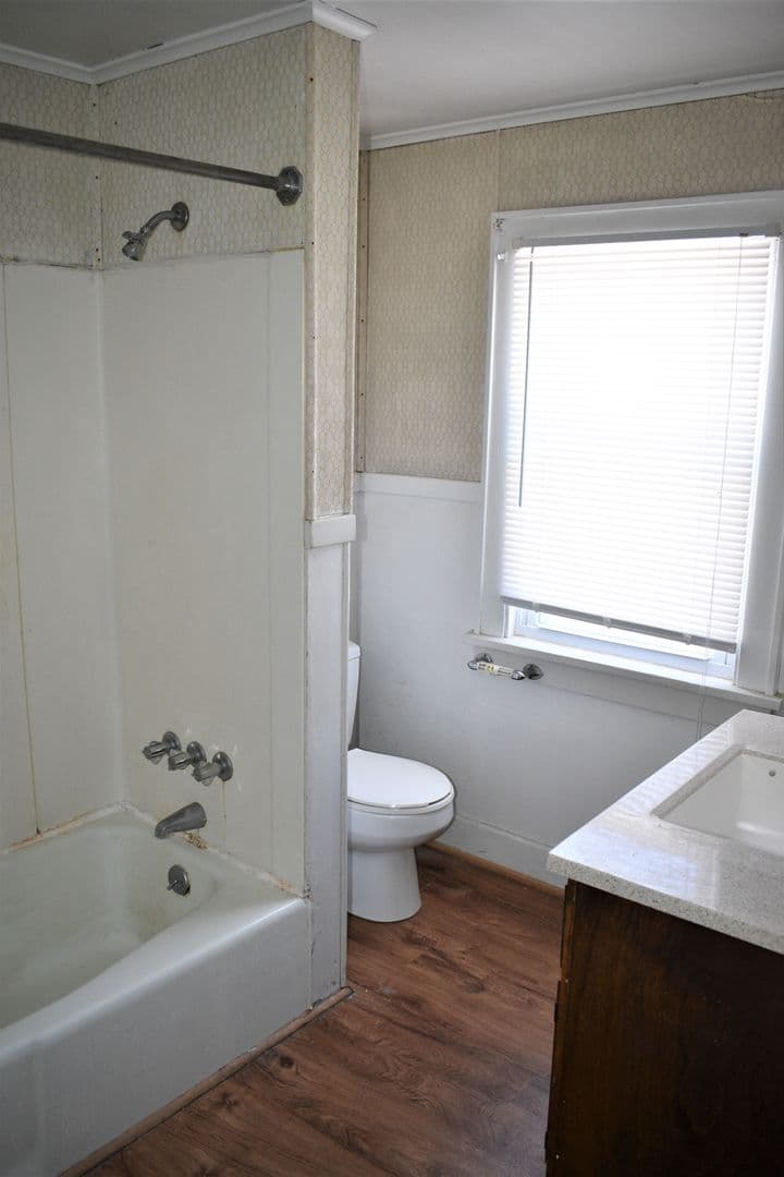 Indiana Apartment: 127 S. 8th St.