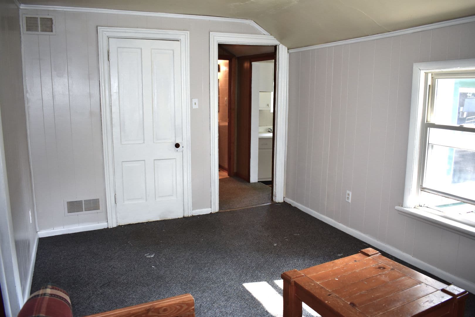 Indiana Apartment: 1029 School St