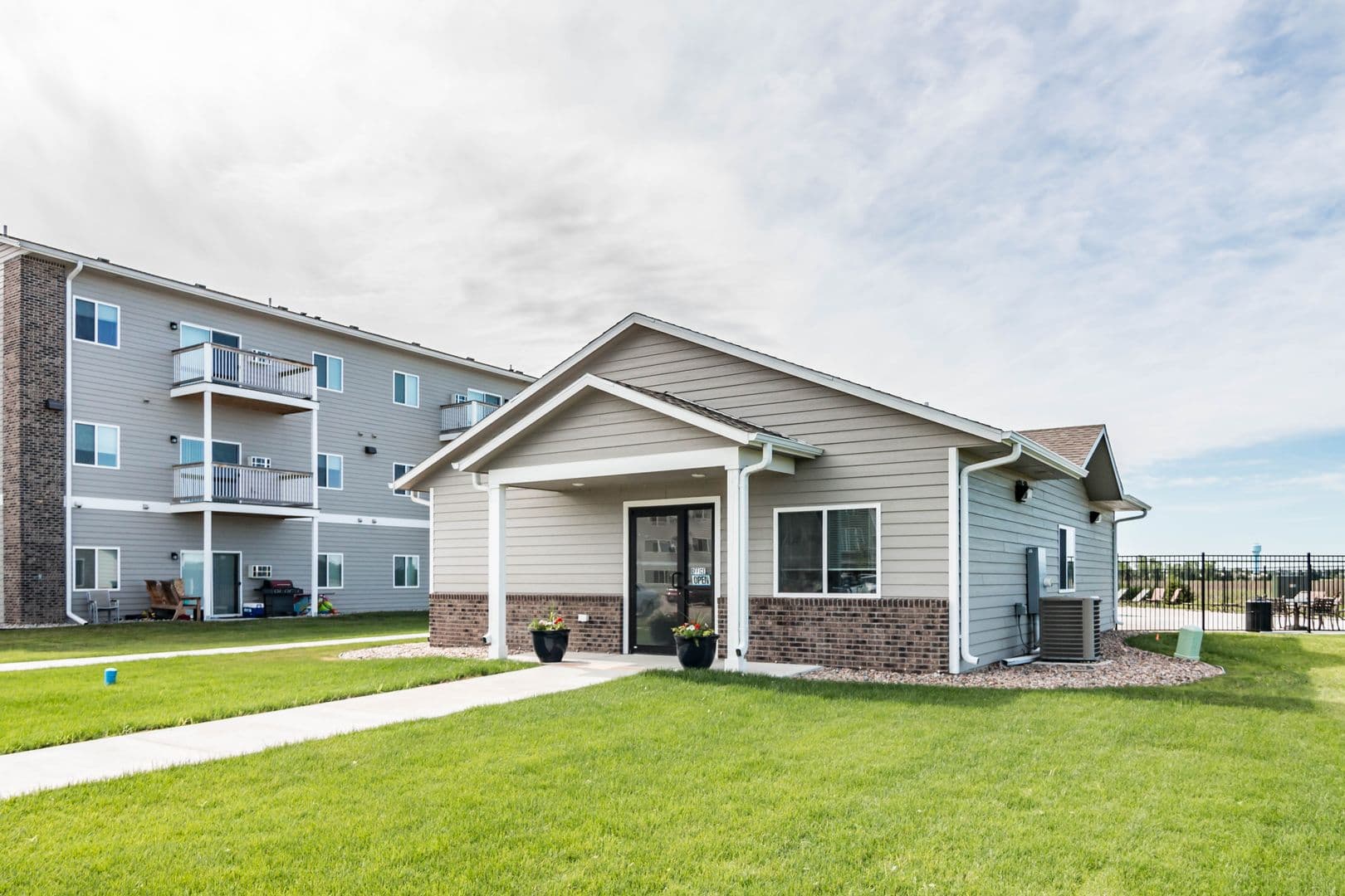 North Sioux City Apartment: 1300 - 1302 Quiniela Dr.