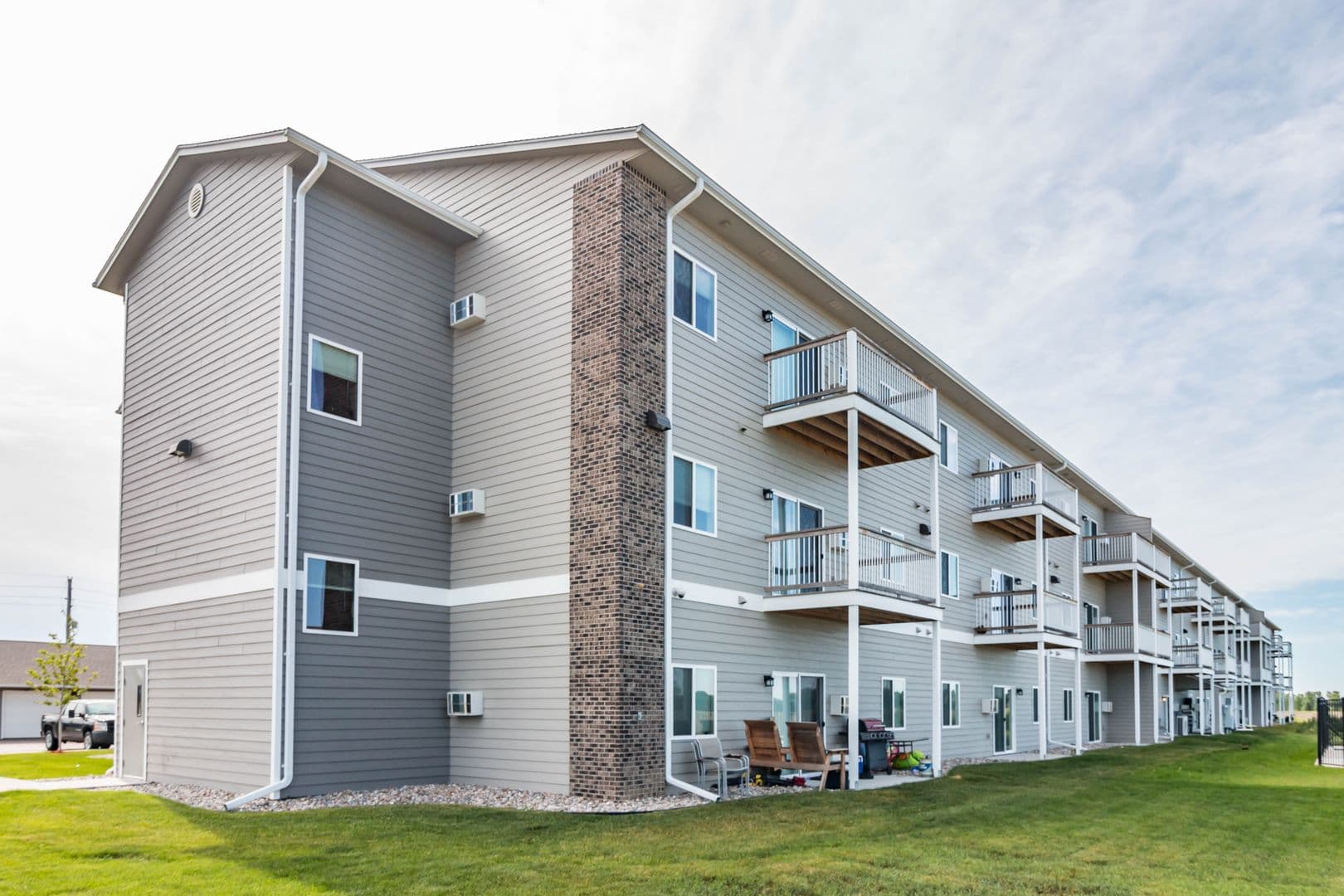 North Sioux City Apartment: 1300 - 1302 Quiniela Dr.