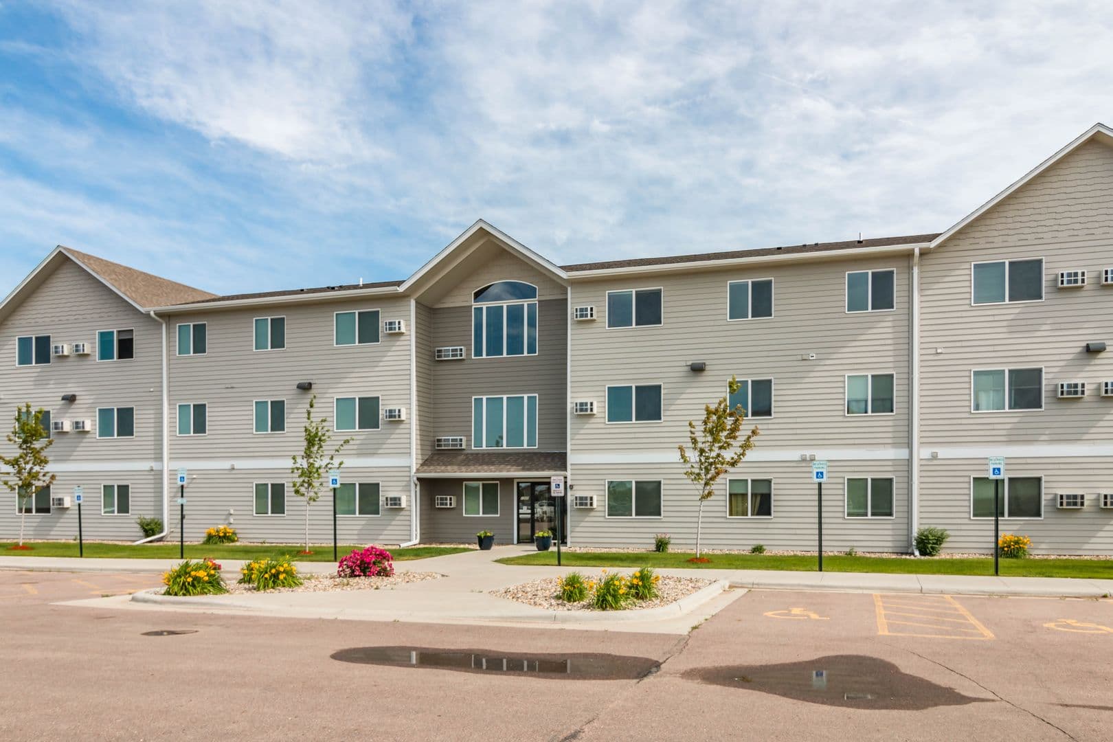 North Sioux City Apartment: 1300 - 1302 Quiniela Dr.