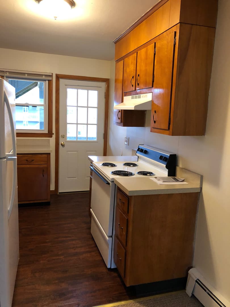 Uncasville Apartment: 91 Leffingwell Rd