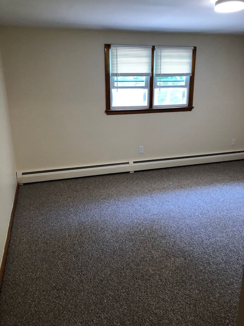 Putnam Apartment: 160-166 Farrows Street