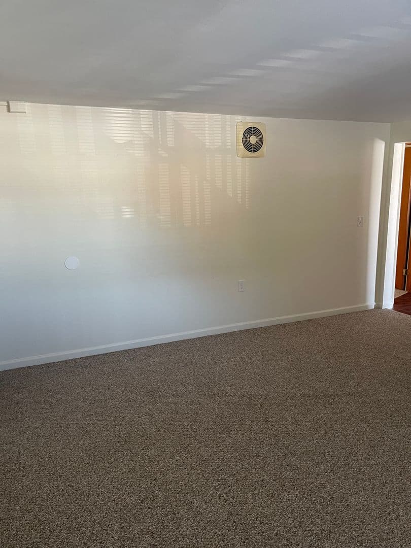 Uncasville Apartment: 91 Leffingwell Rd