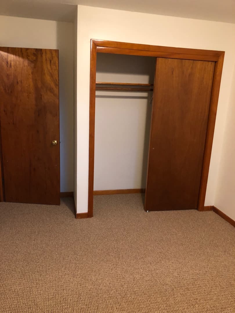 Uncasville Apartment: 91 Leffingwell Rd